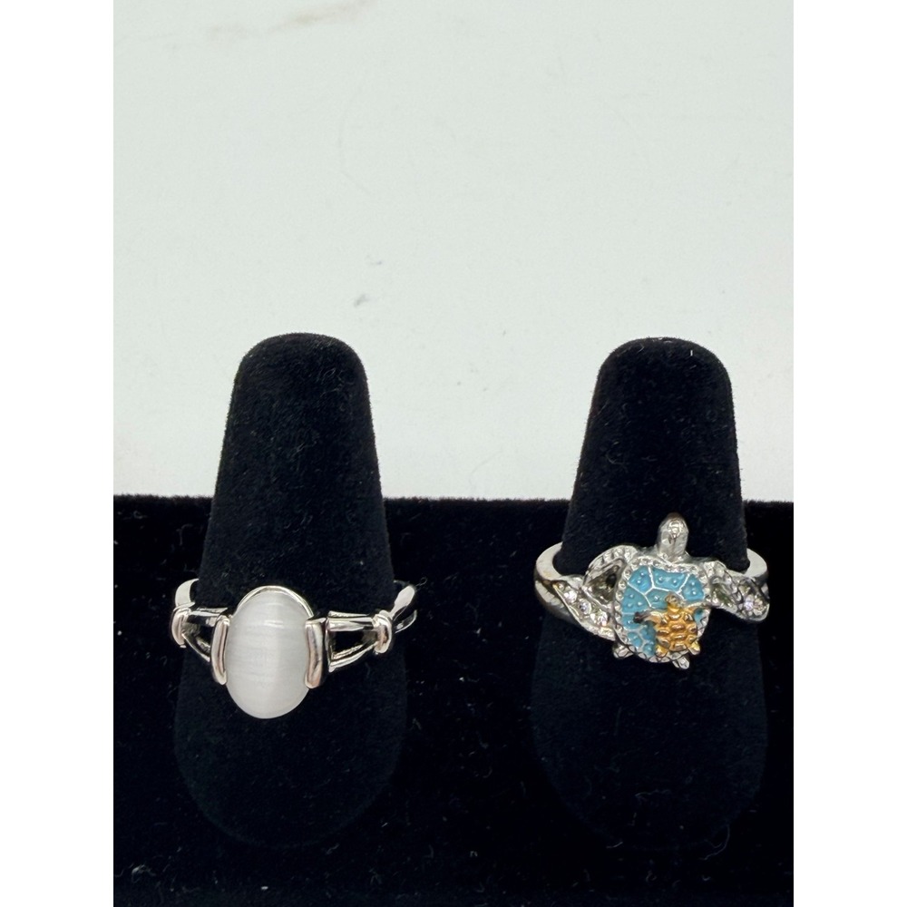 Lot of 2 Women's Silver Tone Fashion Rings Cat's Eye & Sea Turtle Sizes 7 & 6.7